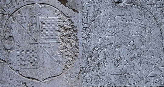 Coat of arms engraved on the graves